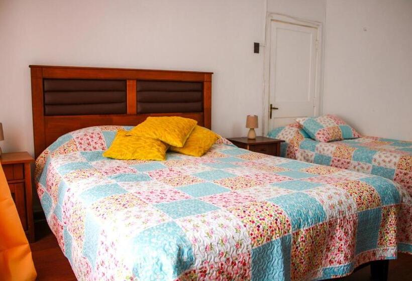 بنسيون Hostal Entreorientes