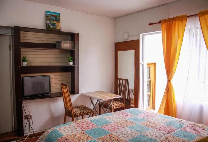 بنسيون Hostal Entreorientes