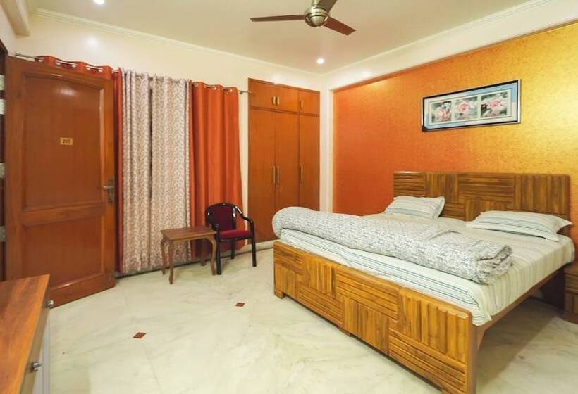 پانسیون Kalptaru Residency By Grb