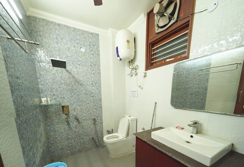 پانسیون Kalptaru Residency By Grb