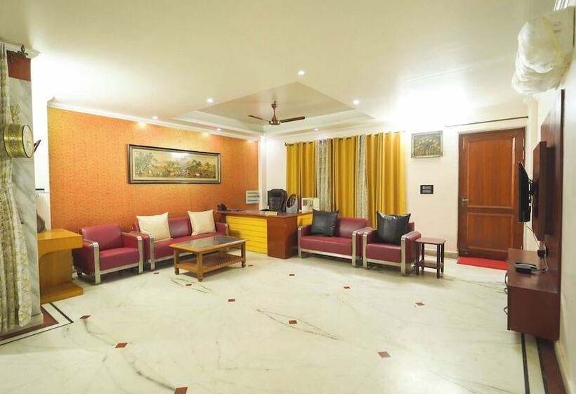 پانسیون Kalptaru Residency By Grb