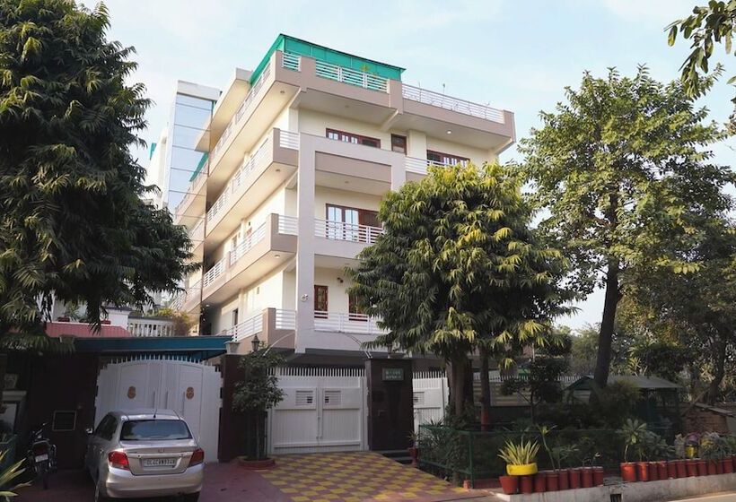 پانسیون Kalptaru Residency By Grb