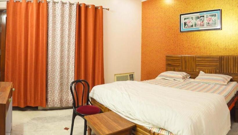 پانسیون Kalptaru Residency By Grb