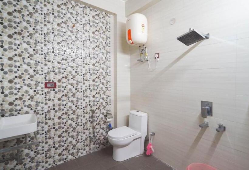 پانسیون Kalptaru Residency By Grb