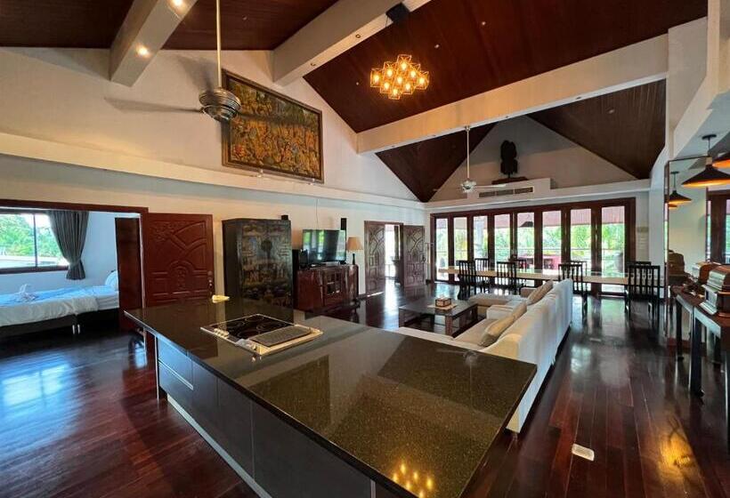 بنسيون Talay Naiharn Villa