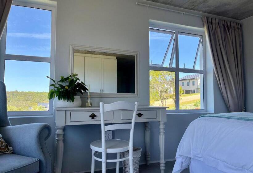 ペンション The Lily Suite