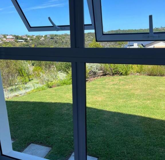 ペンション The Lily Suite