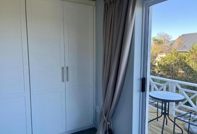 ペンション The Lily Suite