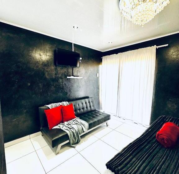 膳宿费 The Olive Branch Guesthouse And Animal Sanctuary