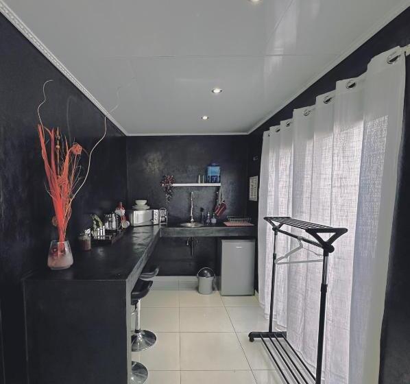 ペンション The Olive Branch Guesthouse And Animal Sanctuary