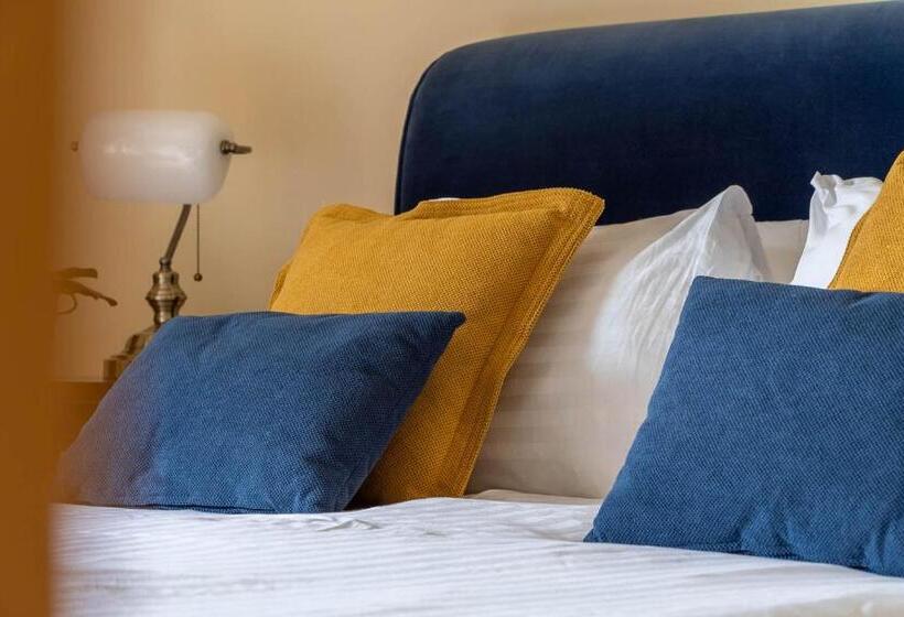 פנסיון The Train Suites