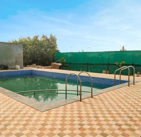 אתר נופש Coastal Paradise