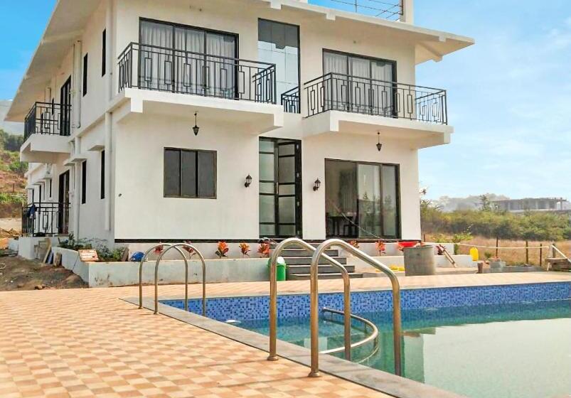 אתר נופש Coastal Paradise