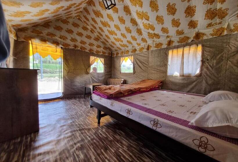 منتجع Tree Bones Camp