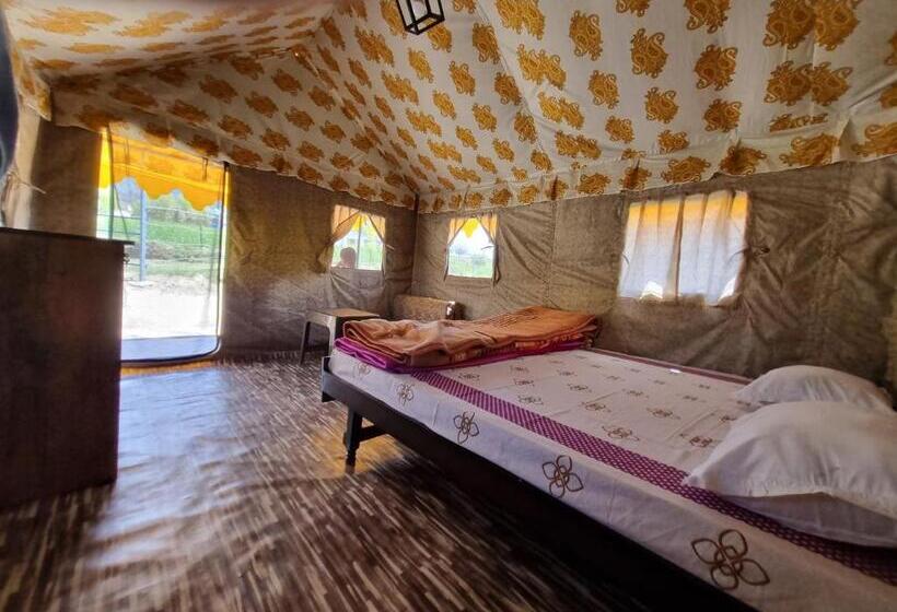 منتجع Tree Bones Camp