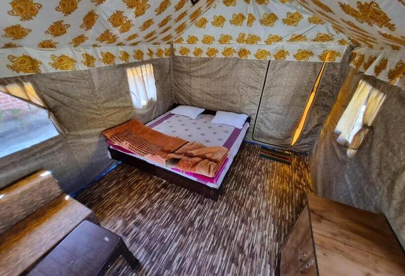 منتجع Tree Bones Camp