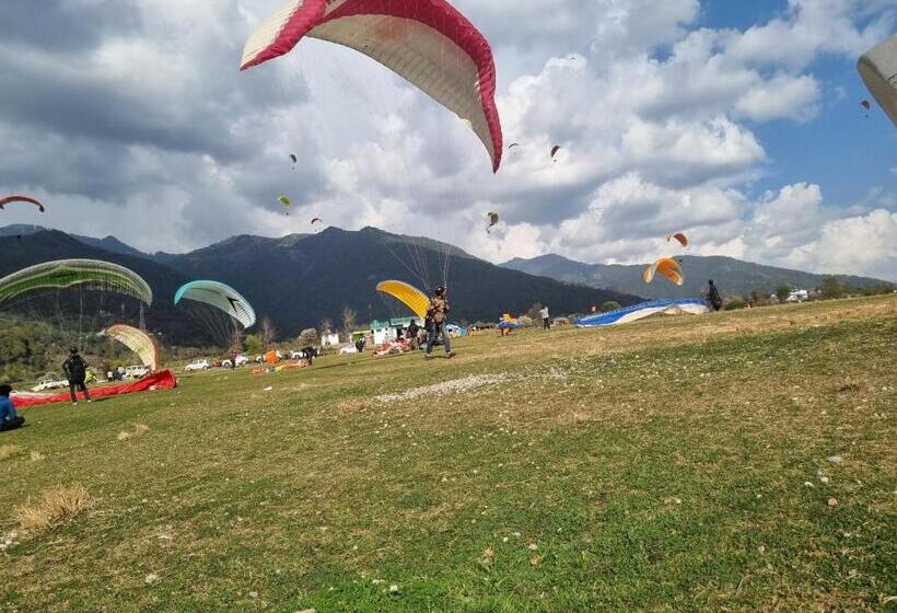 منتجع Tree Bones Camp