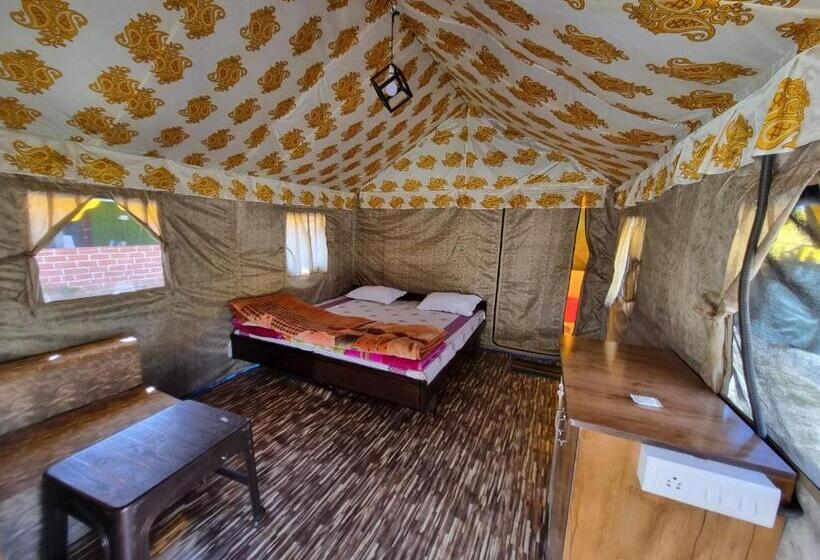 منتجع Tree Bones Camp