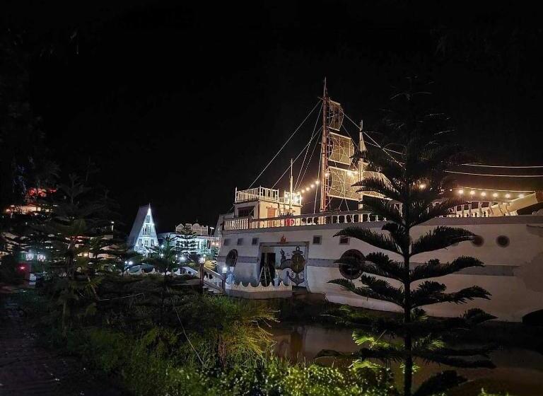 ベッドアンドブレックファースト Boat And House Resort Khao Kho