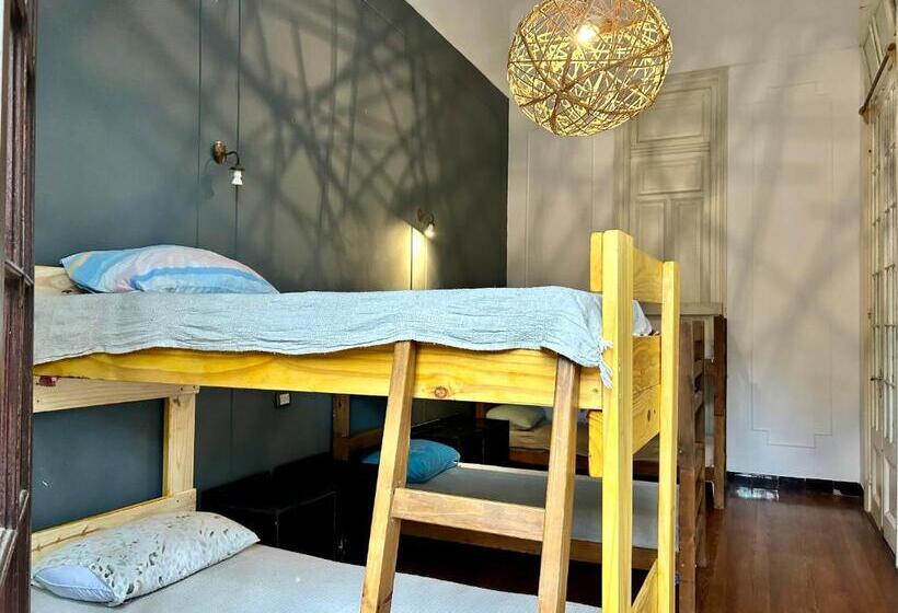 تختخواب و صبحانه Hostel Bohemian