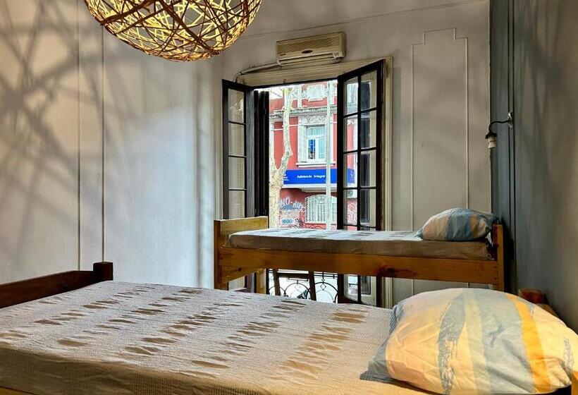 تختخواب و صبحانه Hostel Bohemian