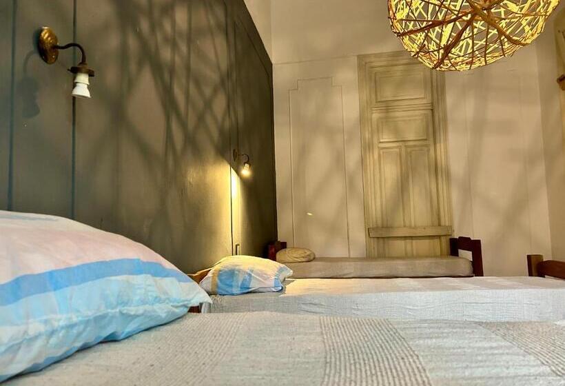 تختخواب و صبحانه Hostel Bohemian