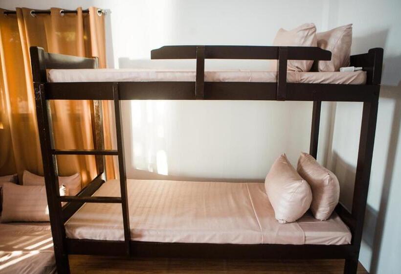 تختخواب و صبحانه Nana S Beach Surigao