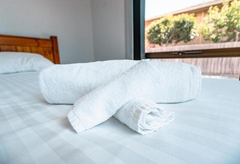 تختخواب و صبحانه Spacious Coastal Gem