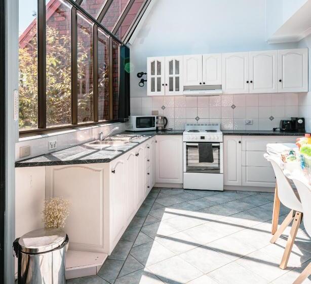 تختخواب و صبحانه Spacious Coastal Gem