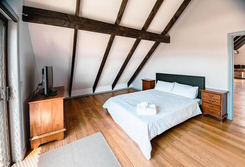 تختخواب و صبحانه Spacious Coastal Gem