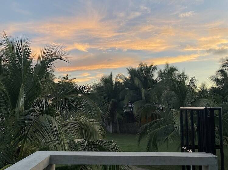 צימר Surya Beach Resort Palawan