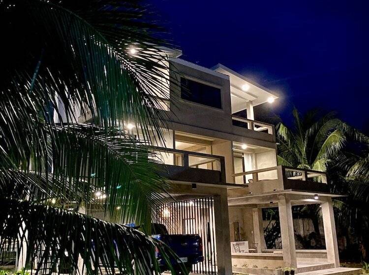 צימר Surya Beach Resort Palawan