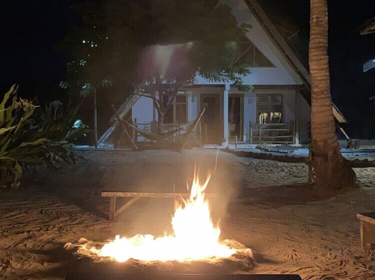 צימר Surya Beach Resort Palawan