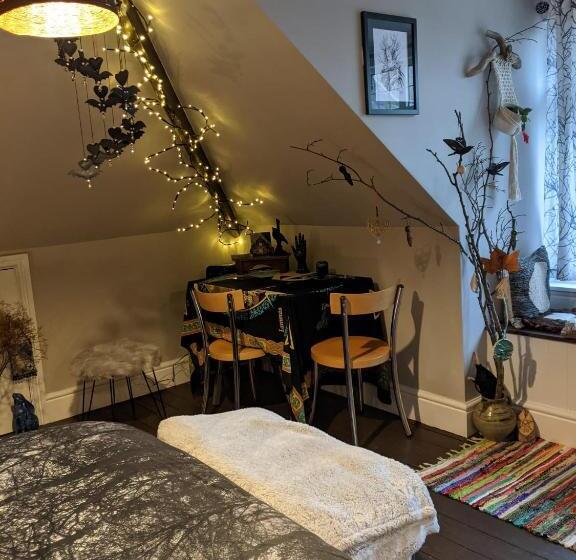 ベッドアンドブレックファースト Yawl, Harcombe House