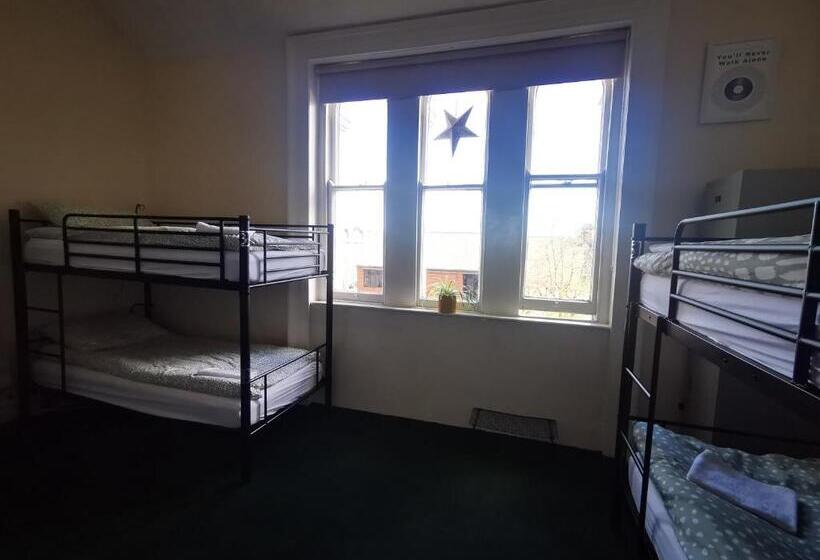 Botanic Avenue Hostel Less Than A Mile From The City Centre