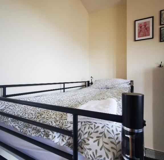 Botanic Avenue Hostel Less Than A Mile From The City Centre