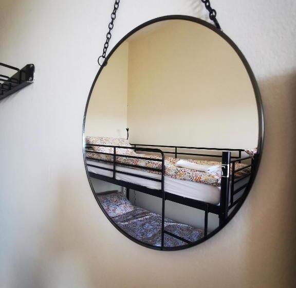 Botanic Avenue Hostel Less Than A Mile From The City Centre