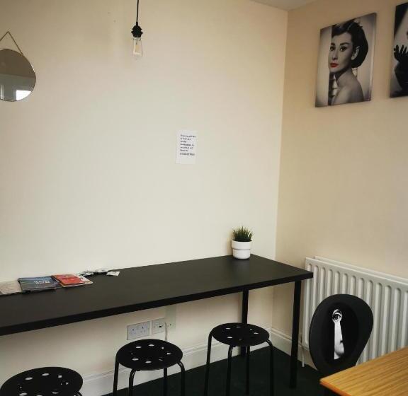 Botanic Avenue Hostel Less Than A Mile From The City Centre