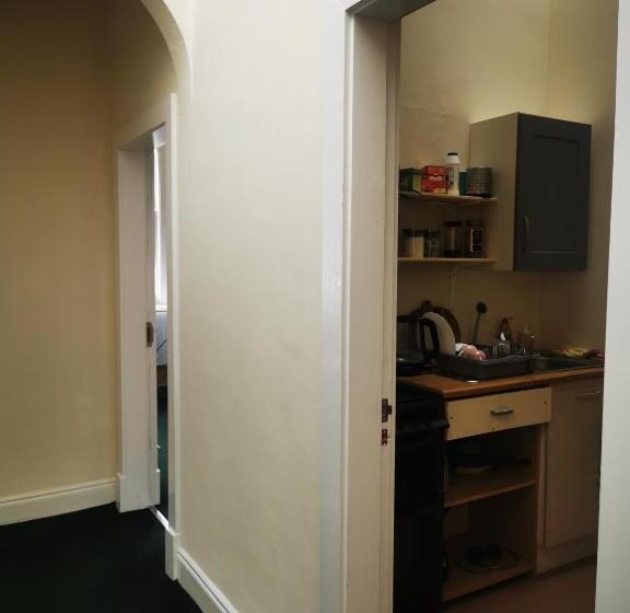 Botanic Avenue Hostel Less Than A Mile From The City Centre