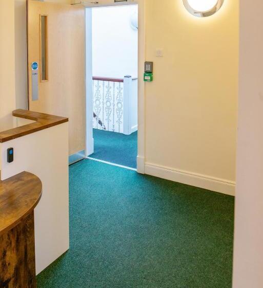 Botanic Avenue Hostel Less Than A Mile From The City Centre