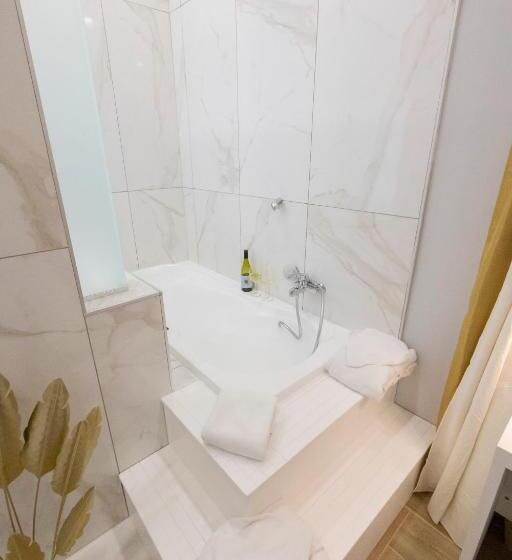 تختخواب و صبحانه Enchanting Suites Salerno