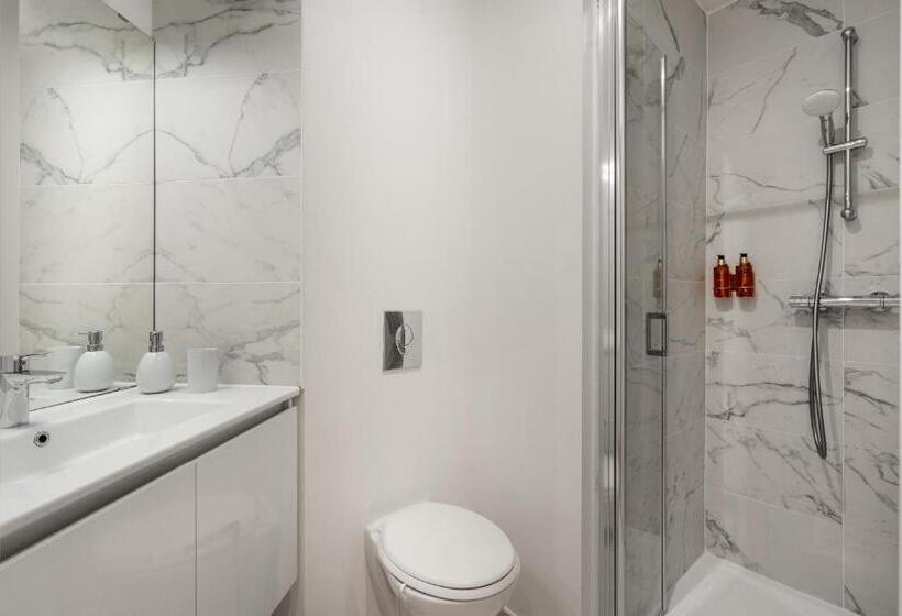 Emilie Homes   Clichy