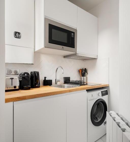 Emilie Homes   Clichy