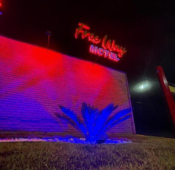 Free Way Motel