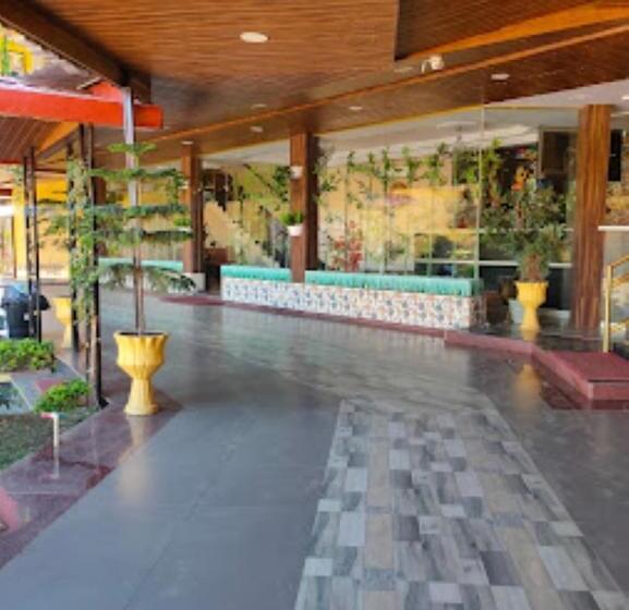 בית מלון כפרי Aaradhya International Jagdalpur