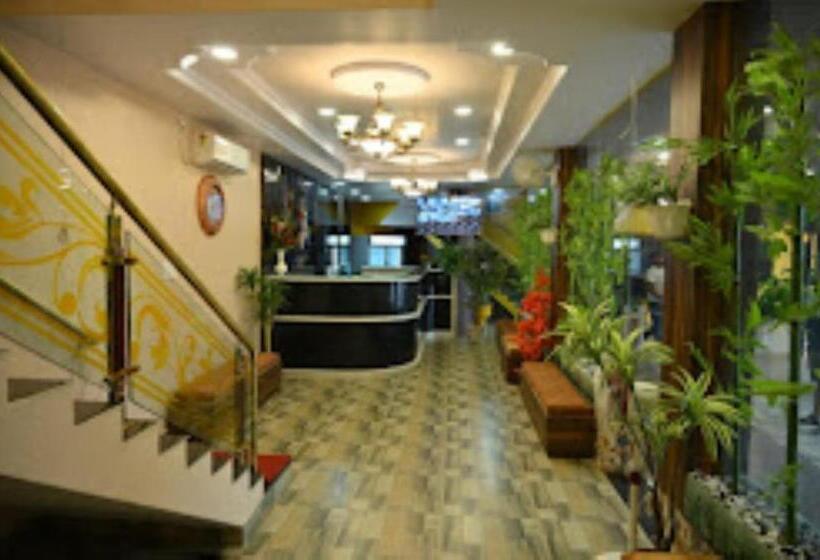 בית מלון כפרי Aaradhya International Jagdalpur