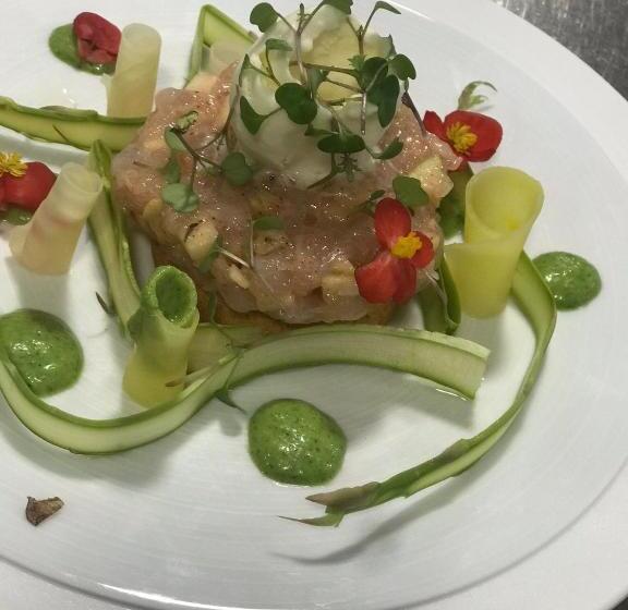 فندق Auberge De Mourjou