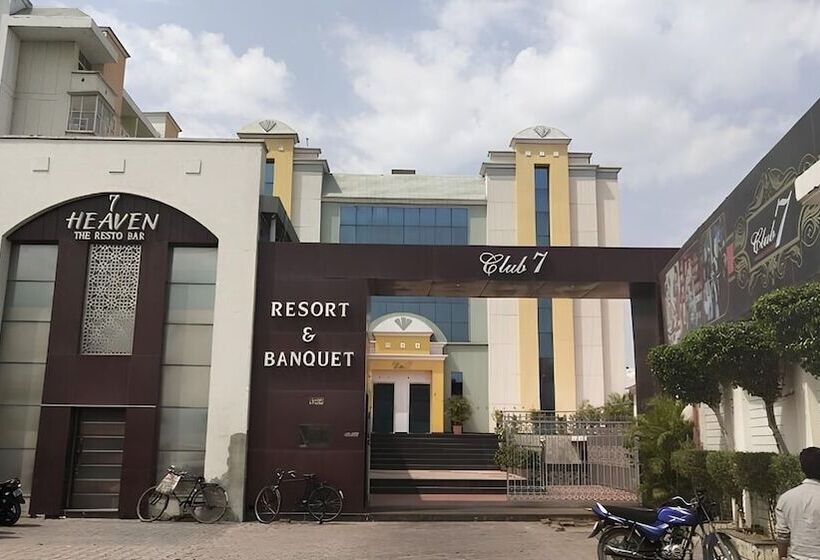 فندق Club 7 Resort And Banquets