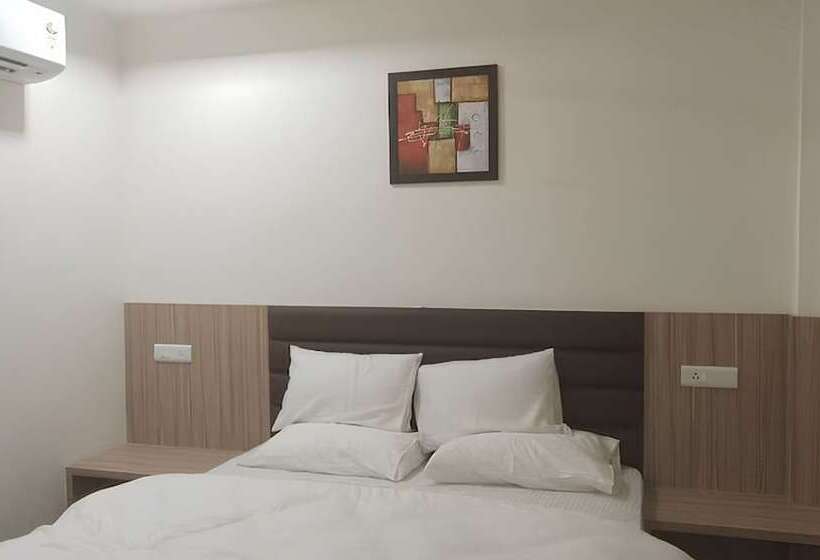 فندق Club 7 Resort And Banquets