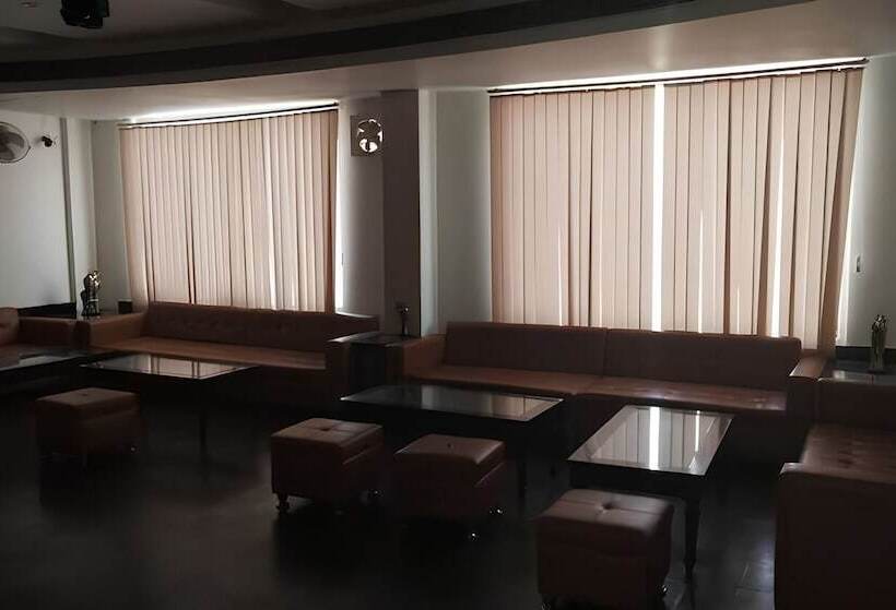 فندق Club 7 Resort And Banquets